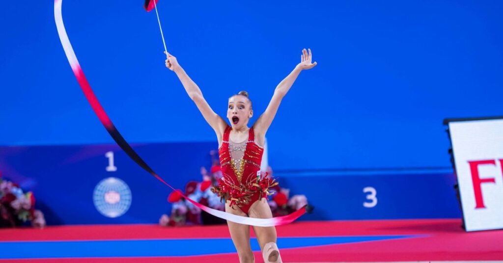 Beatriz Vieira mostrou seu exercício de fita ao som da dança francesa can-can | Foto: Anna Nedkova