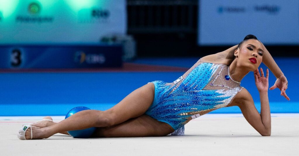 Geovanna Santos ganhou ouro na bola ao som da trilha sonora de "Titanic"