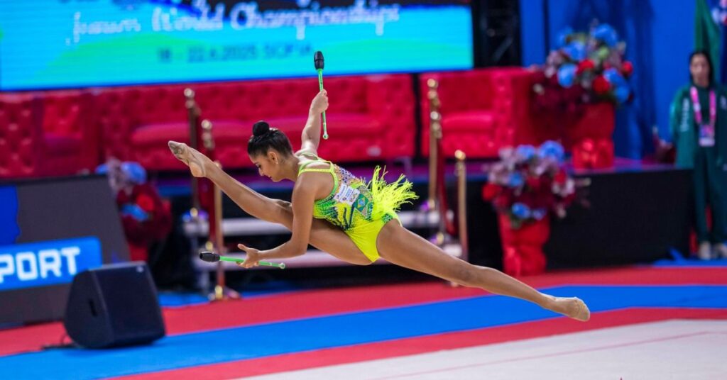 Sarah Mourão foi campeã no aparelho maças na final do Brasileiro Juvenil. | Foto: Anna Nedkova