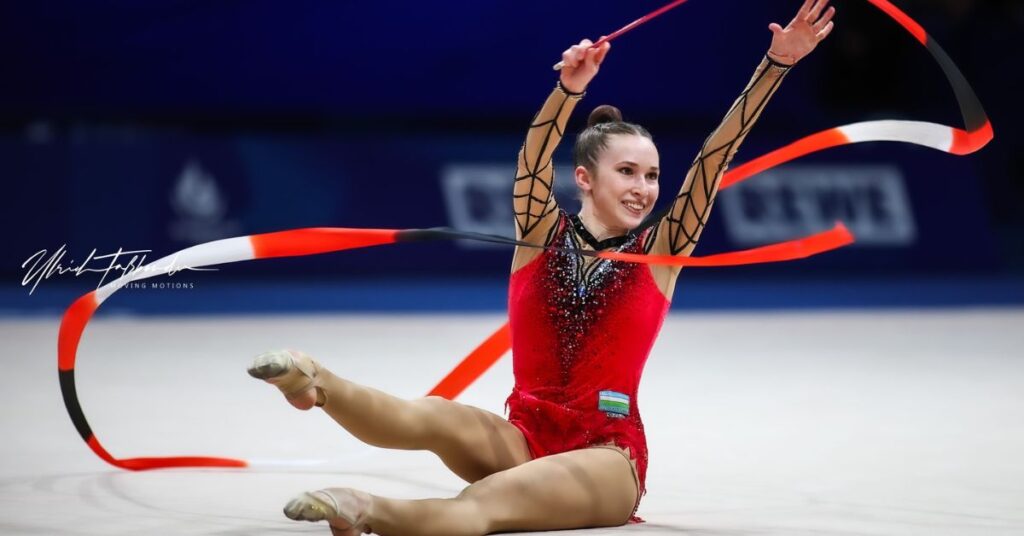 Takhmina Ikromova conquistou ouro no arco e na fita | Foto: Ulrich Faßbender 