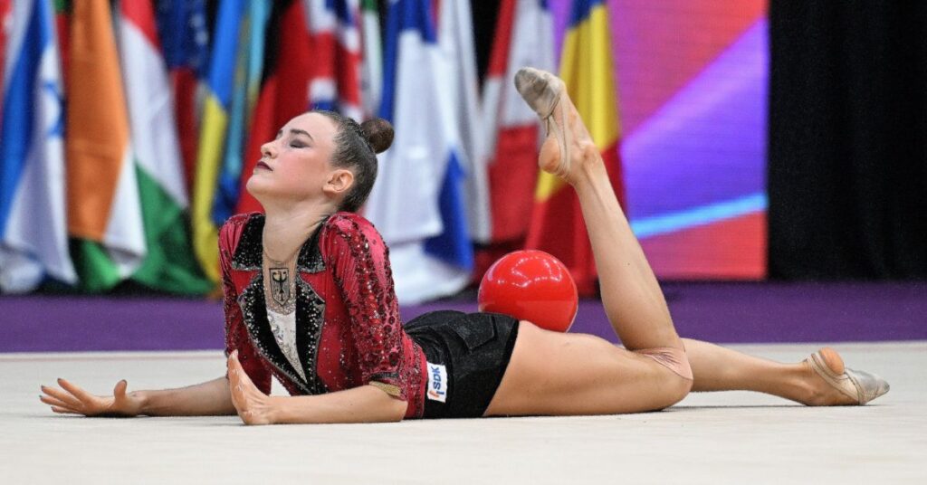 Darja Varfolomeev conseguiu a maior nota com a bola: 30.750 | Foto: Anna Kull