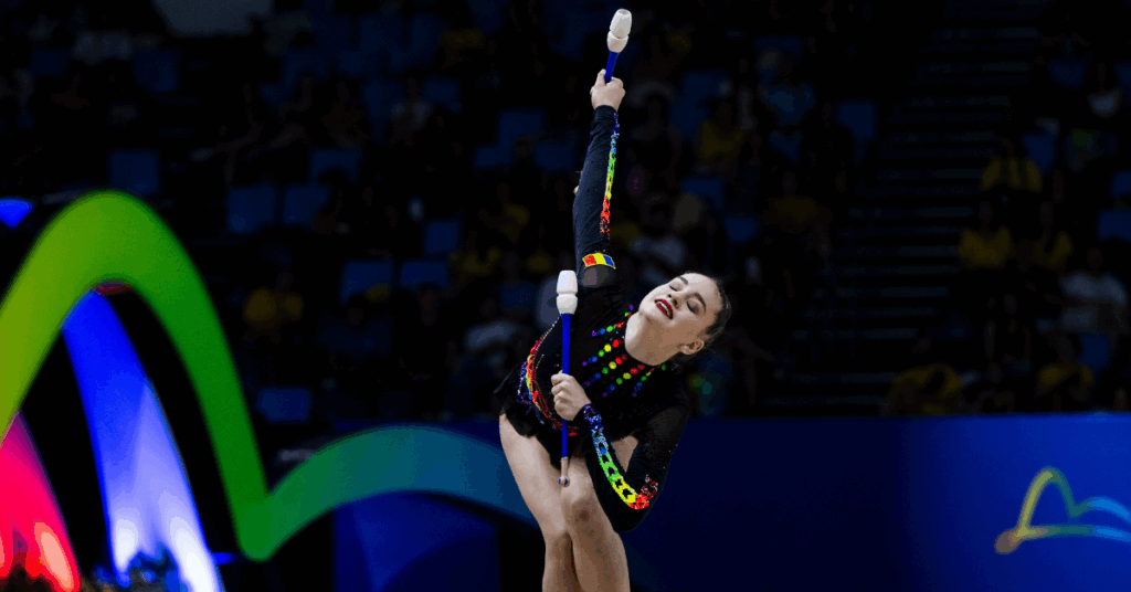 Medalhista mundia nas maças, Amalia Lica vai competir em Dubai. | Foto: MeloGym/CBG