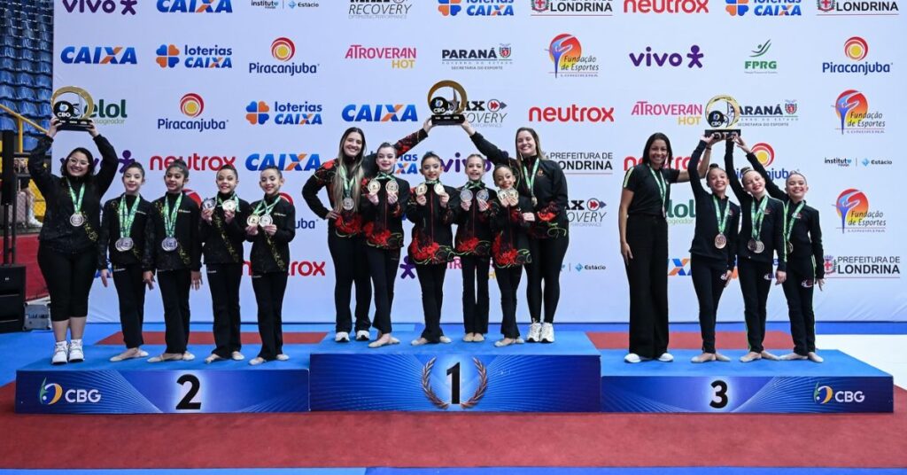 Colégio Jardins (SE), Colégio São Carlos (SP) e GRM (MG) foram ao pódio na competição por equipes.| Foto: Adriano Bissoli/CBG