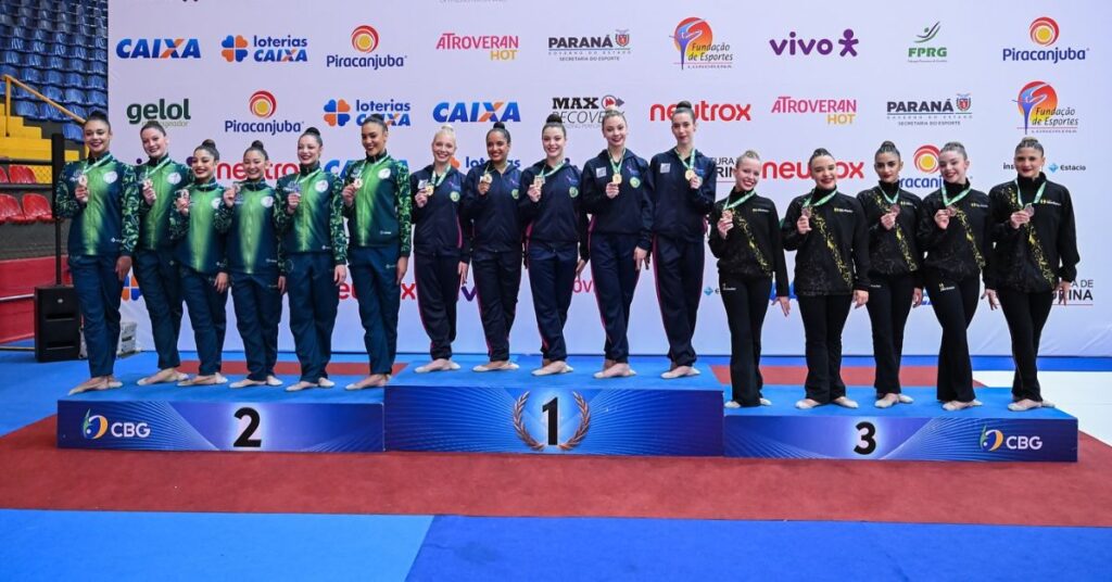 Os conjuntos da ADGR São Caetano, FAE Osasco e Colégio São Carlos, todos de São Paulo, ganharam as medalhas da prova mista. | Foto: Adriano Bissoli/CBG