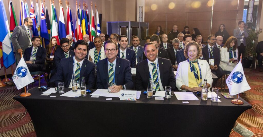 Parte das autoridades brasileiras que estiveram presentes na eleição, no Chile. | Foto: PanAm Sports
