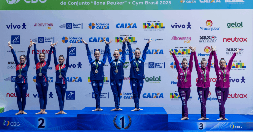 Grêmio Náutico União (centro), CASSAB e AGIPB foram ao pódio na disputa dos trios na categoria adulto do "Ilona Peuker". | Foto: MeloGym/CBG