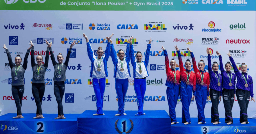 No juvenil, o pódio foi formado por Colégio Ábaco (centro), AGRD Joinville e AGIMAR e Fantástica, que empataram pelo bronze. | Foto: MeloGym 