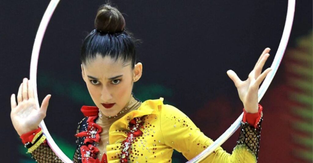 Nicolle Zacchia ganhou a medalha de prata do individual geral no Sul-Americano juvenil. | Foto: Ricardo Bufolin