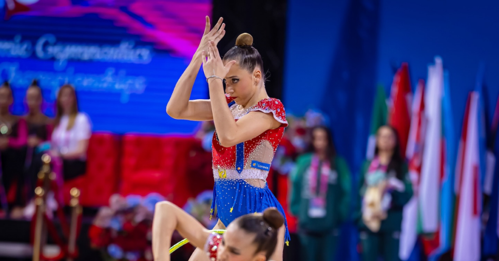 Andrielly integrou o conjunto vice-campeão mundial em Sofia, em 2025. | Foto: Simone Ferraro/CBG