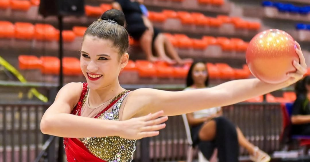 Com o conjunto da AGINAT, Isabella foi campeã sul-americana juvenil em 2025. | Foto: Brava Fotos