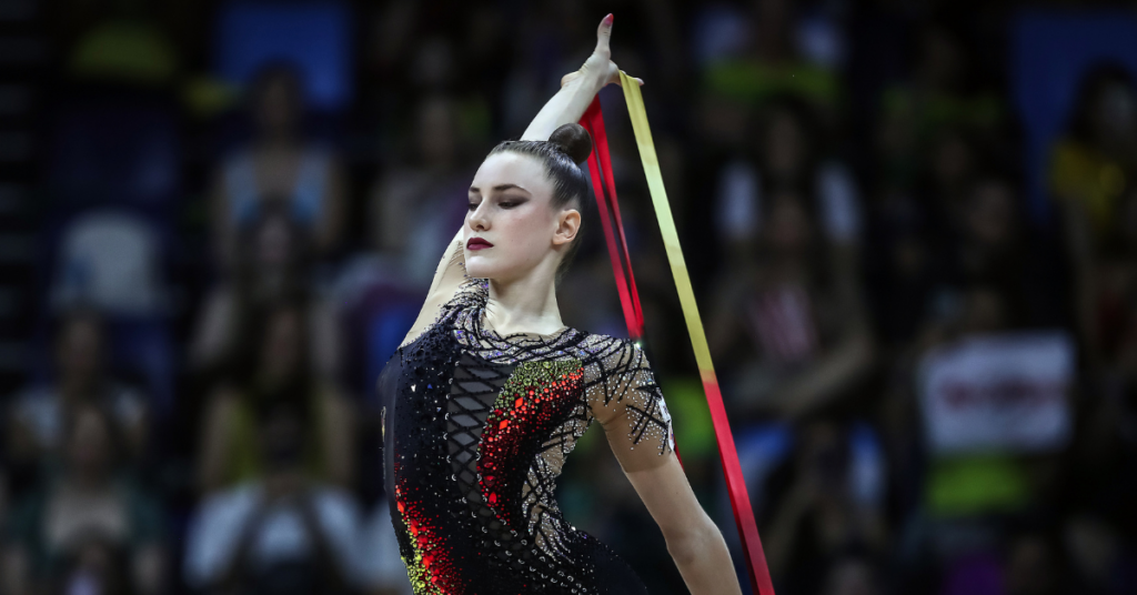 Darja Varfolomeev competiu somente com maças e fita e teve 100% de aproveitamente. | Foto: Gapar Nóbrega/CBG 