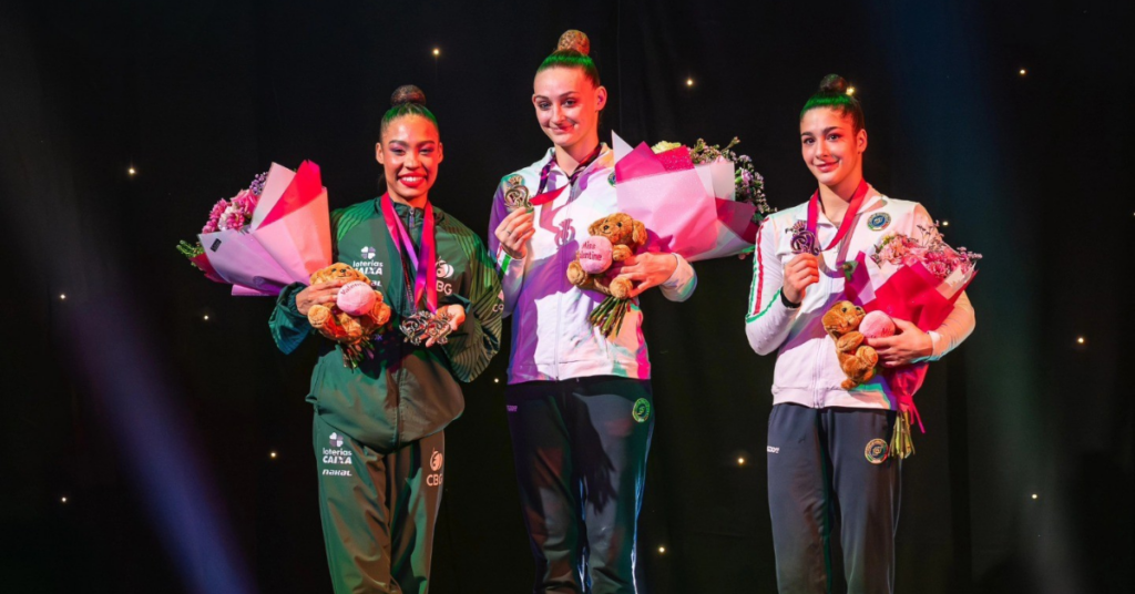 Geovanna Santos ganhou a medalha de prata na final de bola do Grand Prix Tartu. | Foto: Divulgação/Miss Valentine