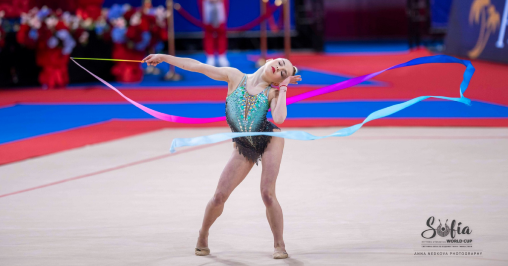 Stiliana Nikolova deixou o ouro escapar por causa de problemas com a fita. | Foto: Anna Nedkova/BRGF