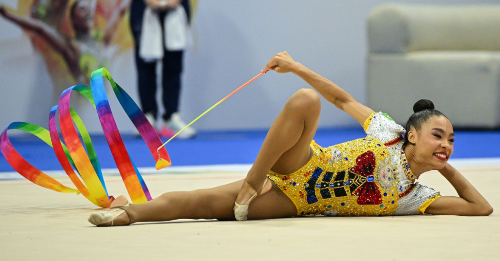 Geovanna Santos foi a melhor com a fita nas classificatórias. | Foto: Adriano Bissoli/CBG