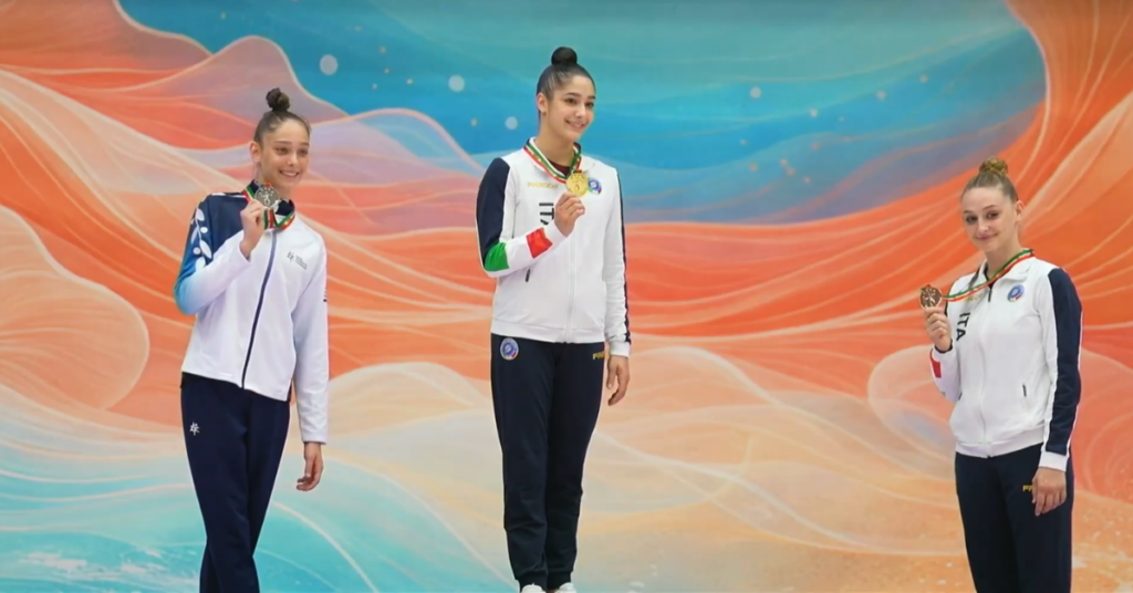 Sofia Raffaeli (centro), Daniela Munits e Tara Dragas formaram o pódio do individual geral em Portimão.