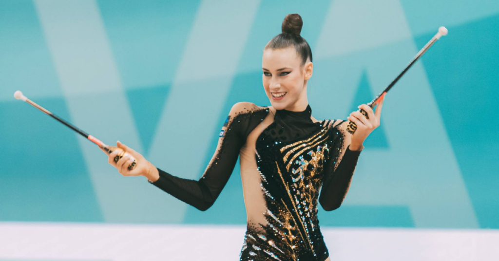 Darja Varfolomeev conseguiu sua melhor nota com as maças: 31.000. | Foto: Viktoriia Popova