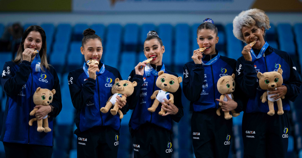 Brasil conquistou a medalha de ouro da competição por equipes na categoria 13 anos. | Foto: MeloGym/CBG