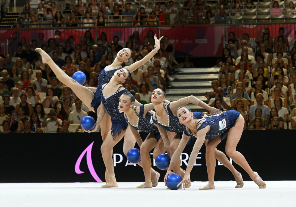 Depois de 35 anos, Espanha volta ao pódio da competição geral de conjunto de um Campeonato Mundial. | Foto: Anna Kull