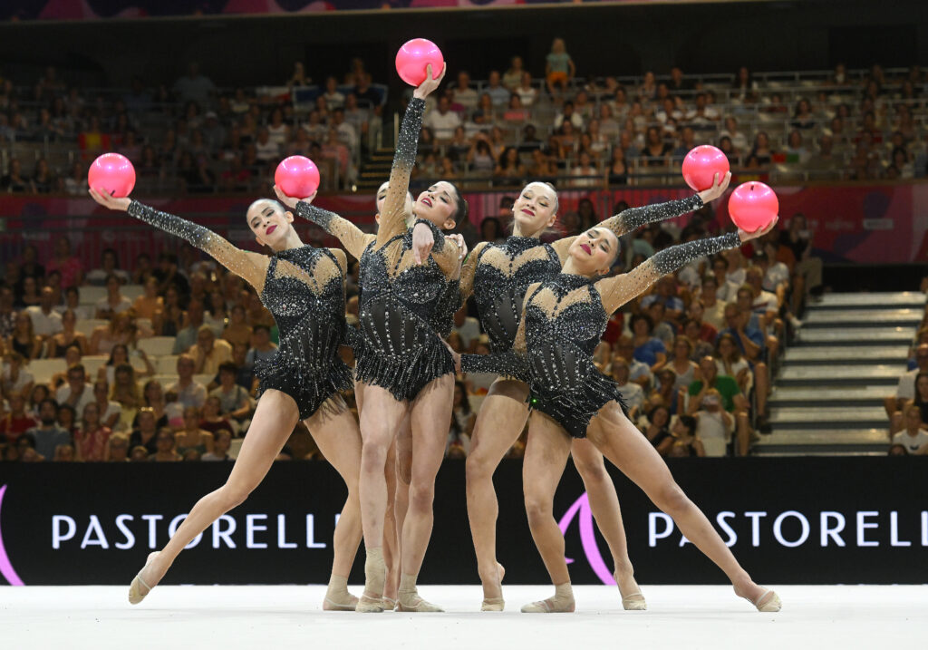 Conjunto do Brasil apresenta a série de 5 bolas no Campeonato Mundial de Frankfurt. | Foto: Anna Kull