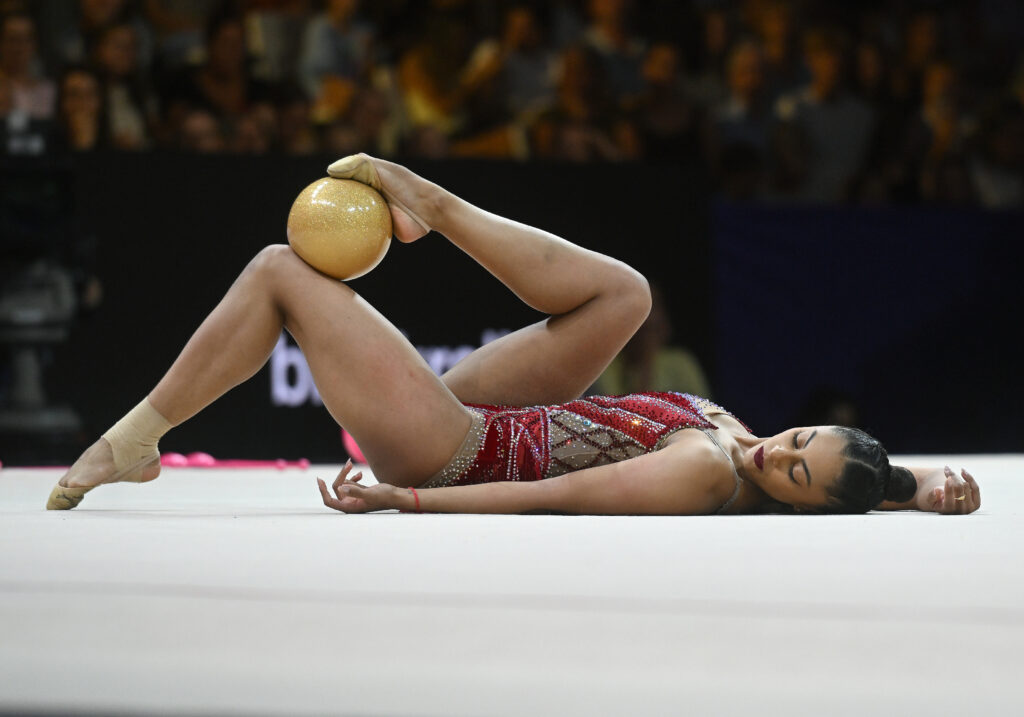 Barbara Domingos na pose inicial de sua série de bola no Campeonato Mundial de Frankfurt. | Foto: Anna Kull