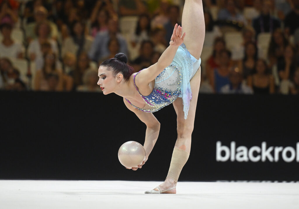 Maria Eduarda Alexandre em sua performance com a bola no Mundial de GR em Frankfurt. | Foto: Anna Kull