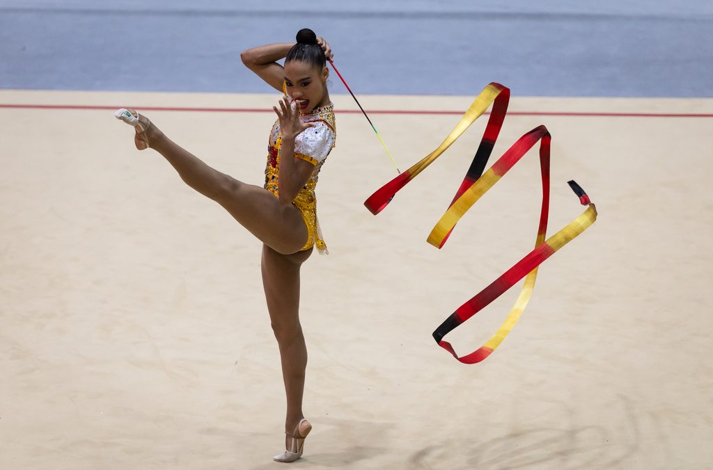 Geovanna Santos durante o exercício de fita nos Jogos Sul-Americanos Santa Fé 2026. Foto: Jonne Roriz/COB
